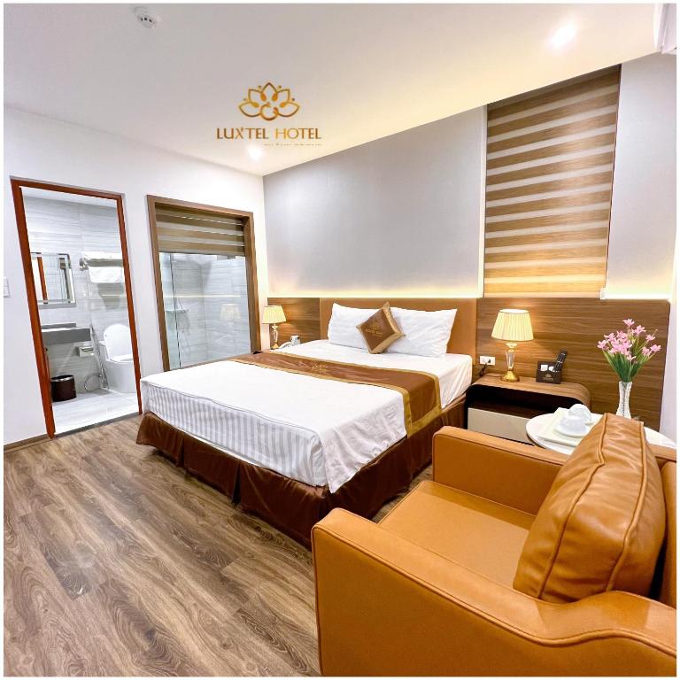 Postel nebo postele na pokoji v ubytování Luxtel Hotel Ngoại Giao Đoàn