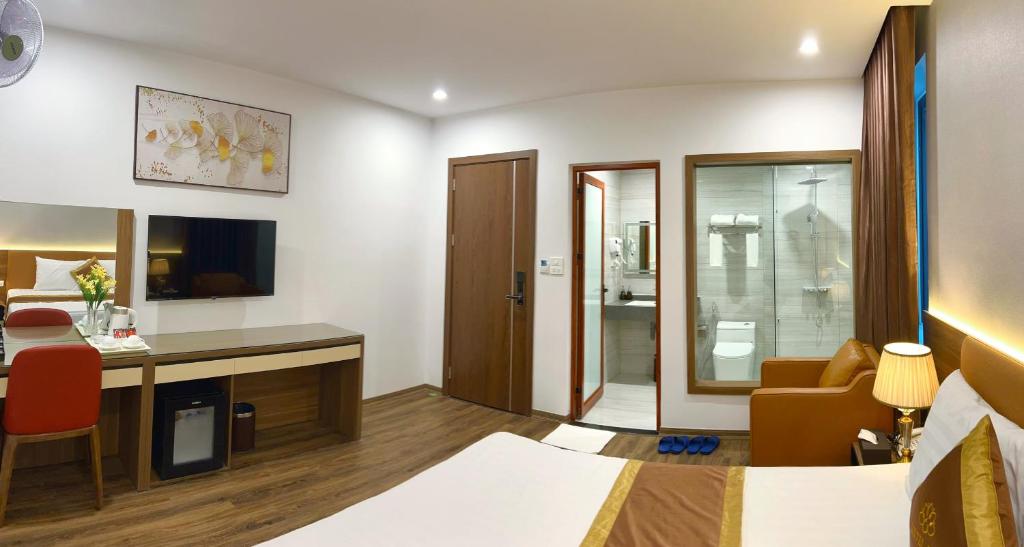 TV a/nebo společenská místnost v ubytování Luxtel Hotel Ngoại Giao Đoàn