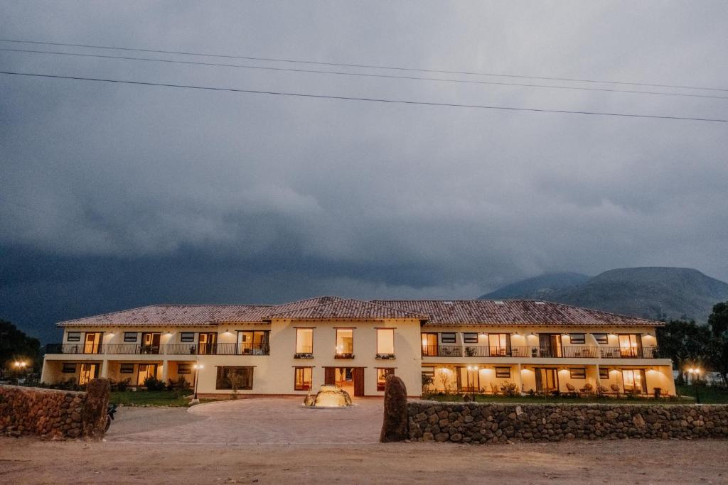 Nespecifikovaný výhled na hory nebo výhled na hory při pohledu z hotelu