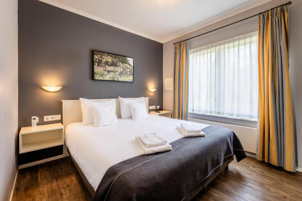 Postel nebo postele na pokoji v ubytování Kasteel De Vanenburg