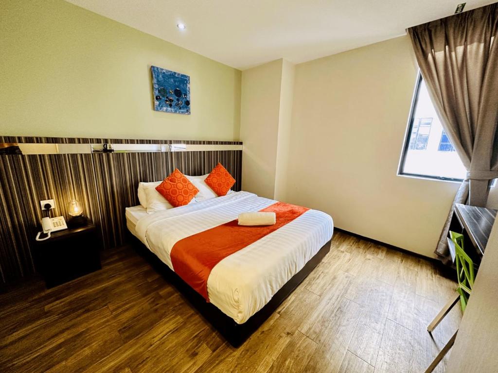 Postel nebo postele na pokoji v ubytování Kino Hotel