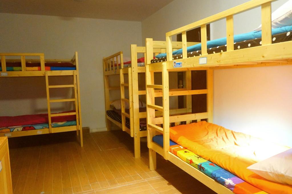Palanda nebo palandy na pokoji v ubytování Notting Hill Hostel