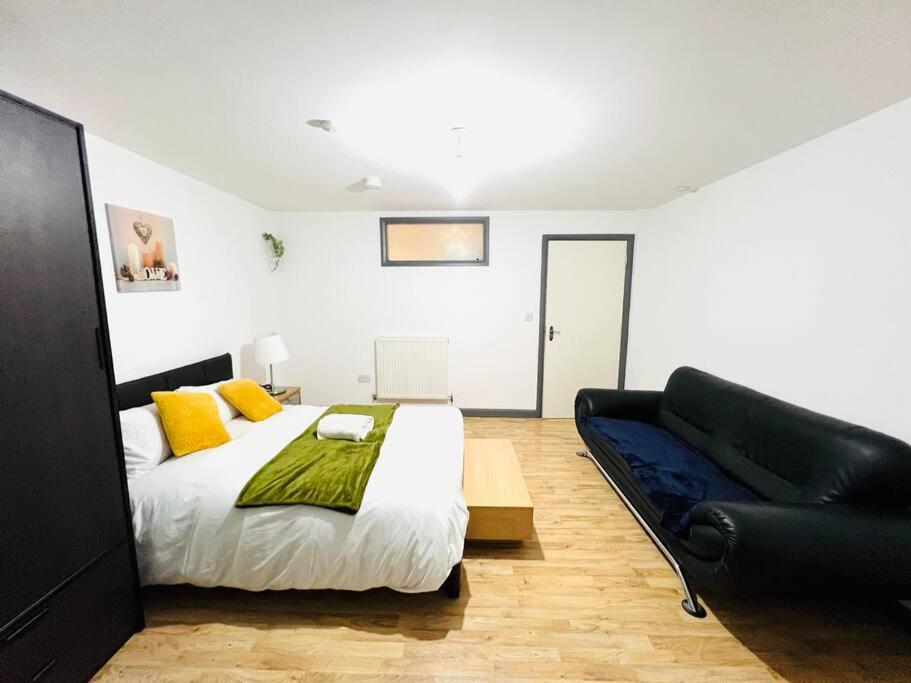 a bedroom with a large bed and a couch at Excellent Two Bedroom Flat In Central London in London