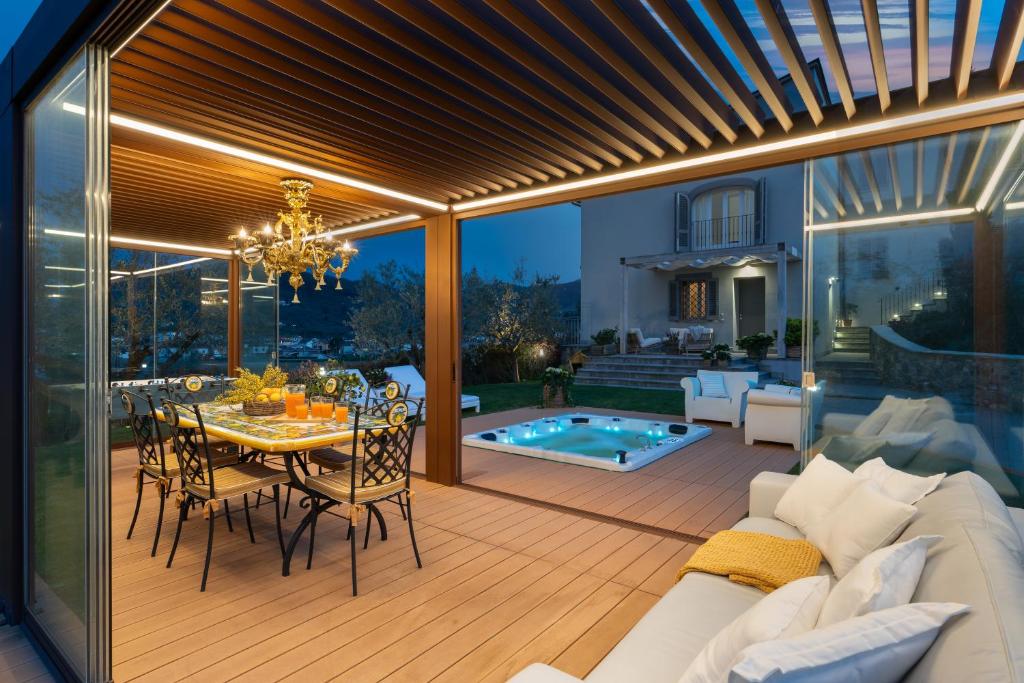 Bazén v ubytování Torrigiani Apartments nebo v jeho okolí