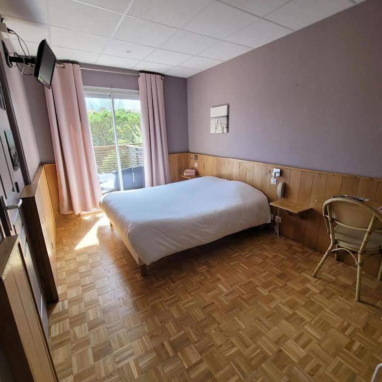 Hotel Bar Tabac Point Chaud L'Ecureuil - Double Room With Terrace