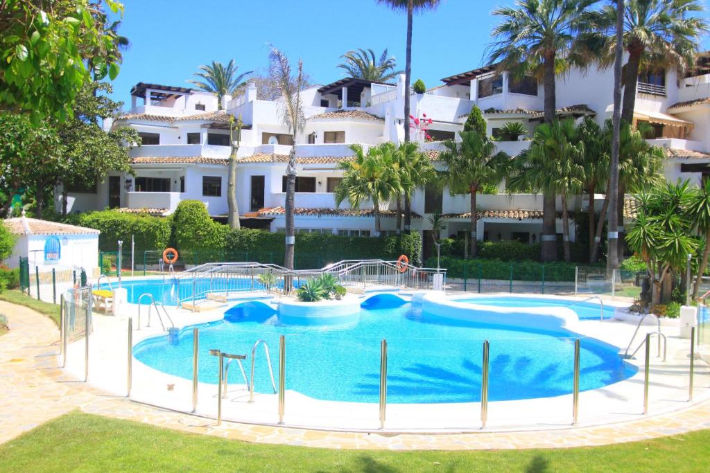 1093 modern beach apartment , huge terrace , bbq