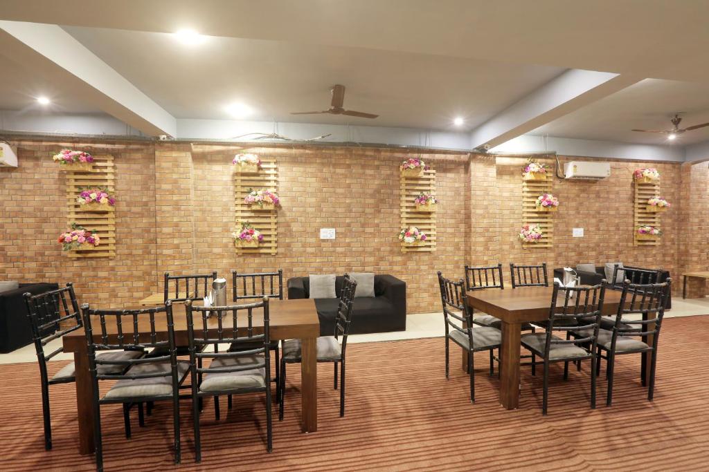 Posezení v ubytování Hotel Lemon Suites & Banquet Noida Sector 62