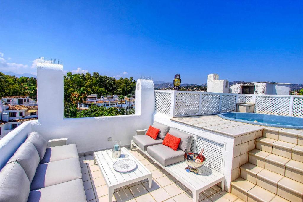 1080 Beachfront Penthouse 3 floors jacuzzi 2 pools wifi roof terrace
