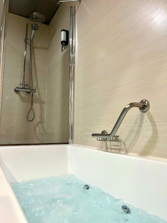 A bathroom at Turia Granada