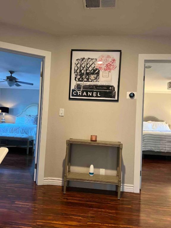 Postel nebo postele na pokoji v ubytování Silicon Valley Family Oasis 5-bedroom Luxury Home