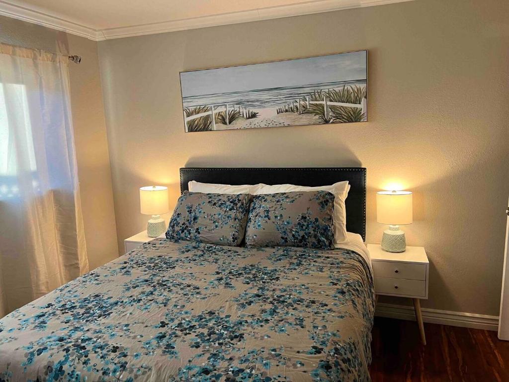 Postel nebo postele na pokoji v ubytování Silicon Valley Family Oasis 5-bedroom Luxury Home