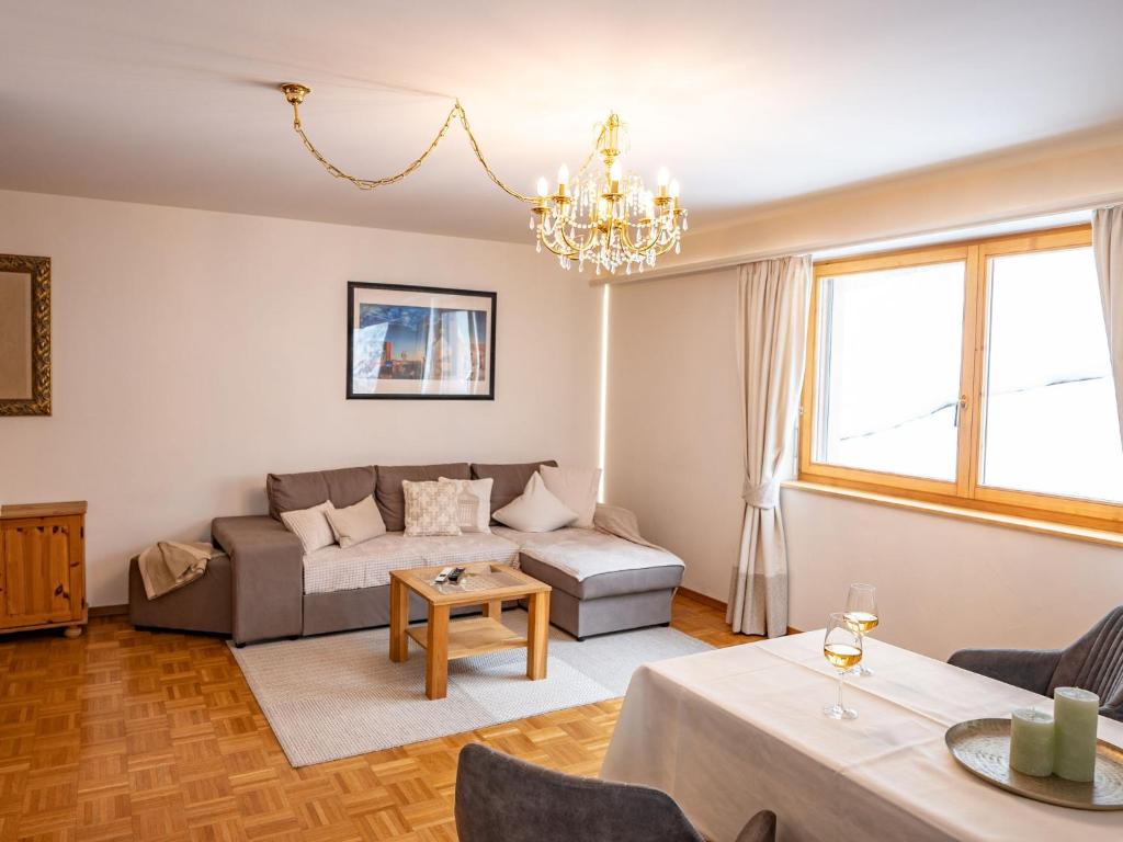 Posezení v ubytování Apartment Chesa Sur Ova 30 by Interhome