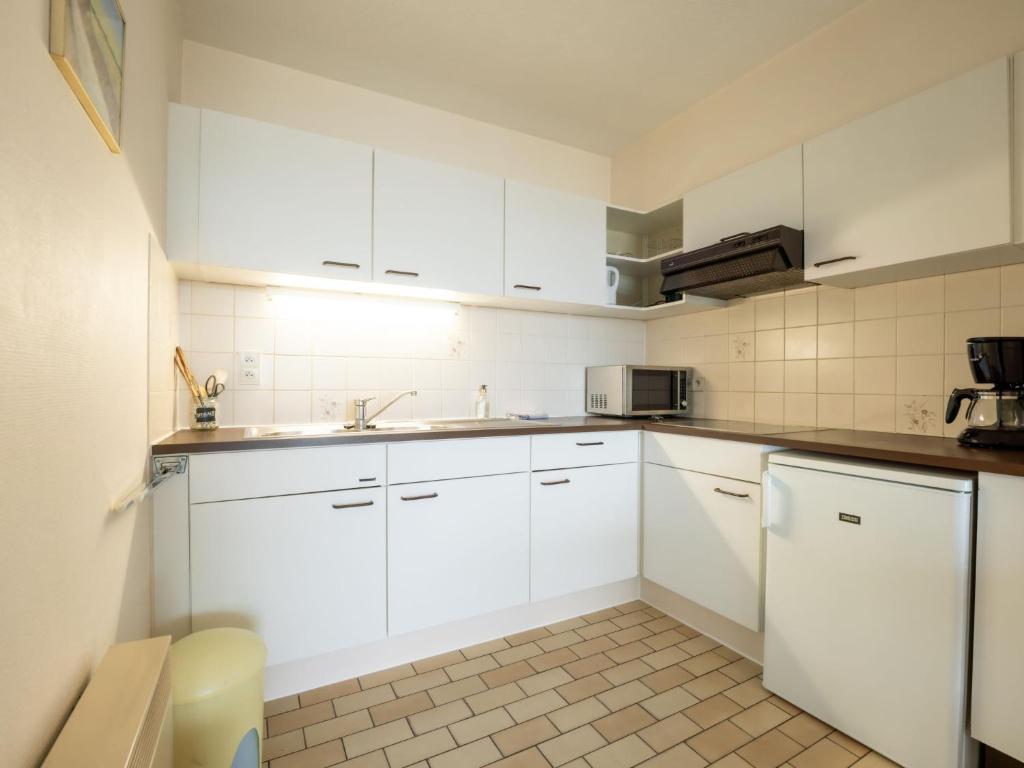 Kuchyň nebo kuchyňský kout v ubytování Apartment Ref- 801 by Interhome