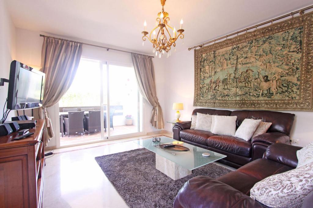 A television and/or entertainment centre at 1126 BEACHFRONT HIGH STANDARD APARTMENT WITH TERRACE