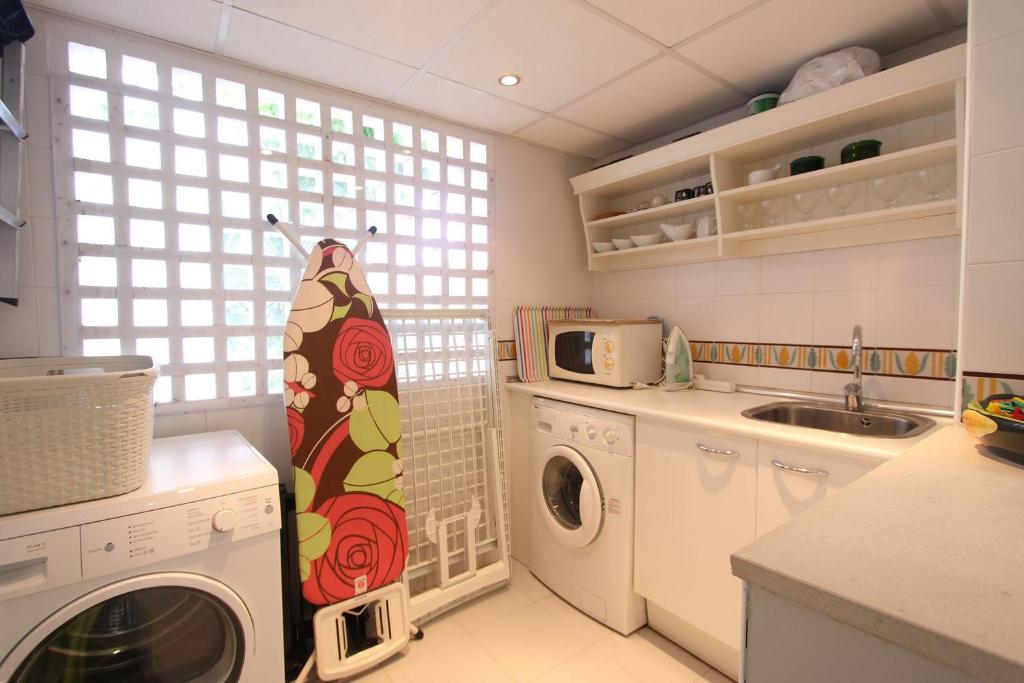 A kitchen or kitchenette at 1126 BEACHFRONT HIGH STANDARD APARTMENT WITH TERRACE