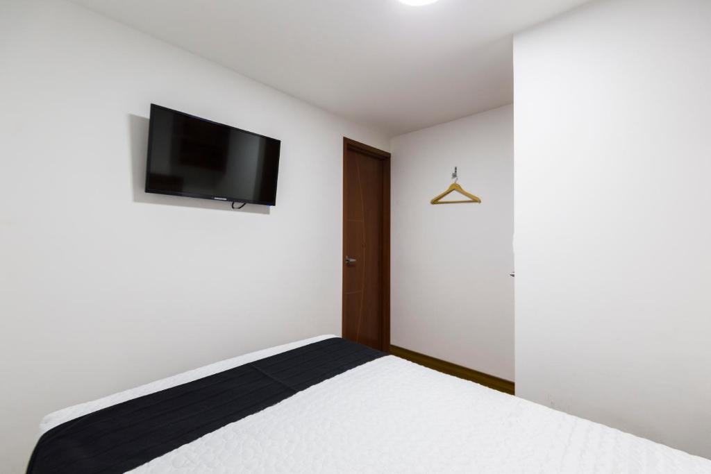 TV a/nebo společenská místnost v ubytování Hotel Casa Botero 102