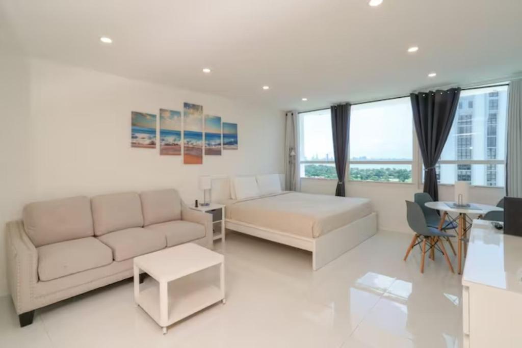 Castle Beach Club Apartments - Studio