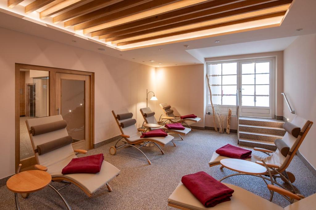 a waiting room with chairs and tables and stairs at Hotel Zum Schwarzen Bären in Emmersdorf an der Donau