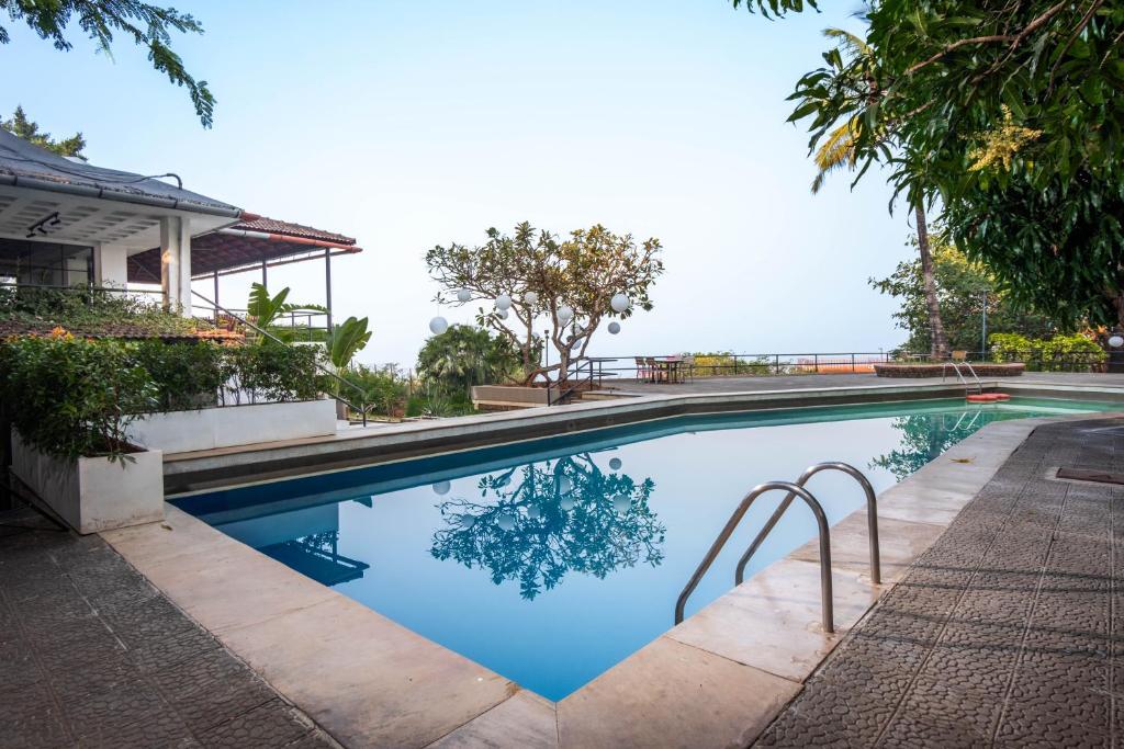 Bazén v ubytování The Lighthouse - Formerly known as Utan Sea Resort nebo v jeho okolí