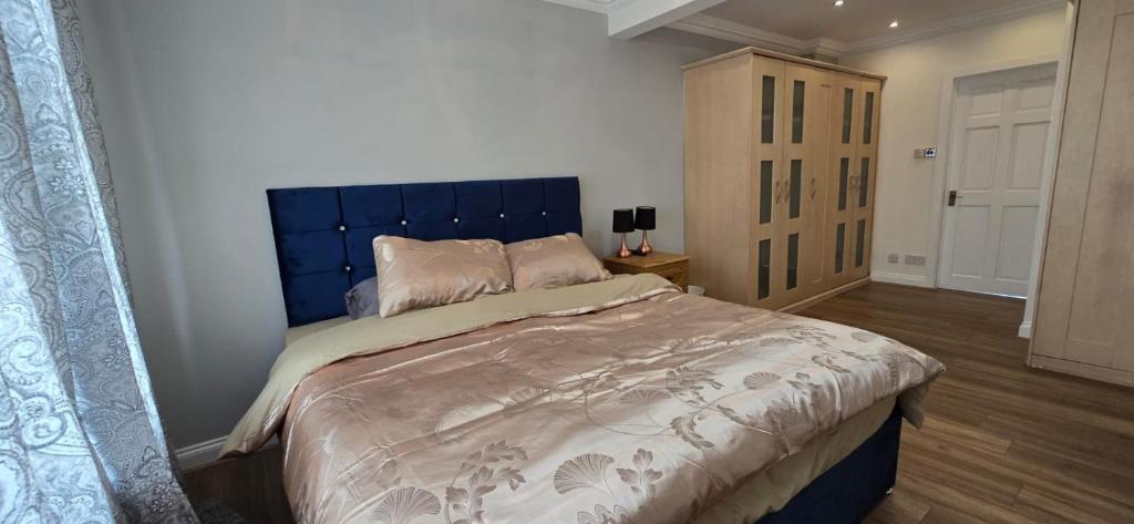 Łóżko lub łóżka w pokoju w obiekcie Wood, Double Room in London
