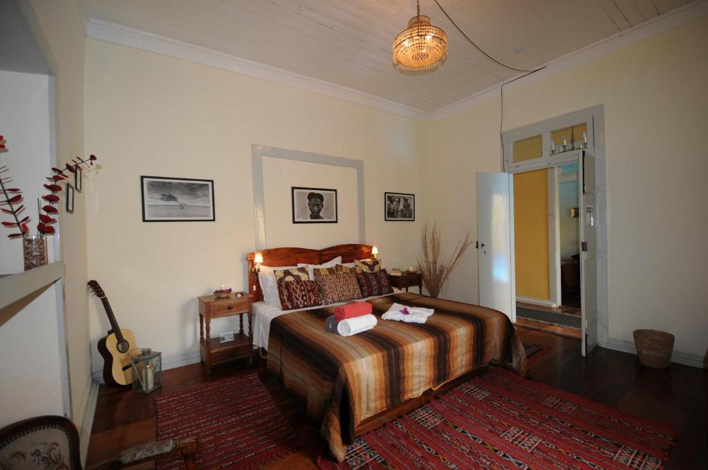 Postel nebo postele na pokoji v ubytování The Colonial Guest House