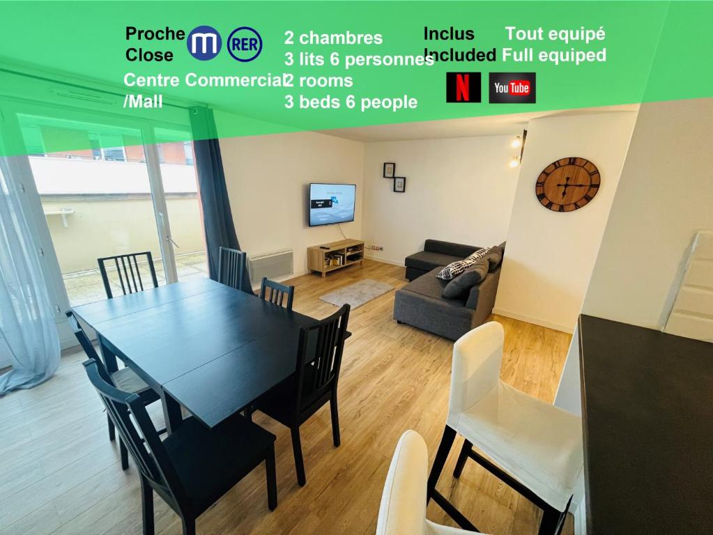 - une salle à manger et un salon avec une table et des chaises dans l'établissement Le Nid Olympe - Metro - Wifi - Parking - Dream Host, à Saint-Denis