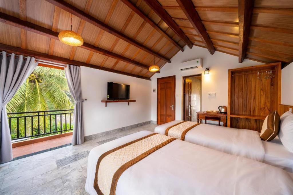 Rúm í herbergi á Lama Beach Villa