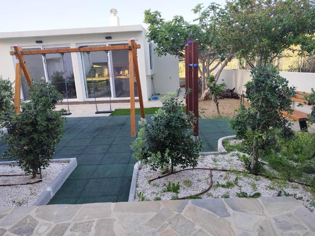 Vonkajšia záhrada v ubytovaní Kymata Apartment Ierapetra