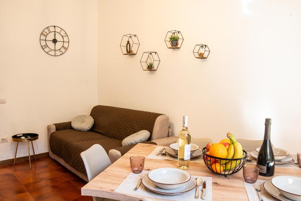 a living room with a table and a couch at Casa Smeralda Olbia in Olbia