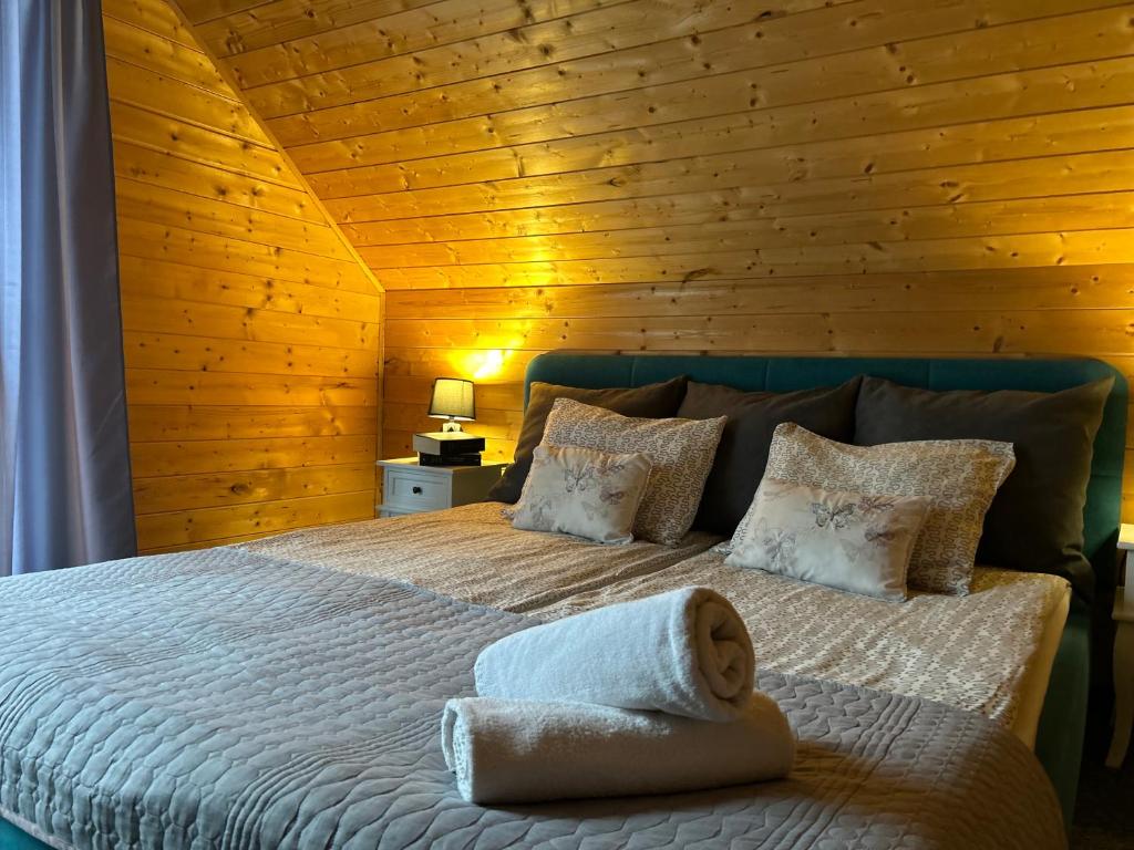 Posteľ alebo postele v izbe v ubytovaní Resort EDEN domki, apartamenty i pokoje