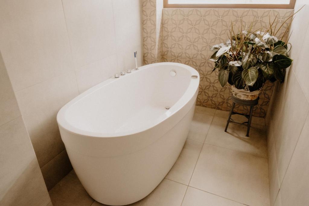 Koupelna v ubytování Pietra Hotel