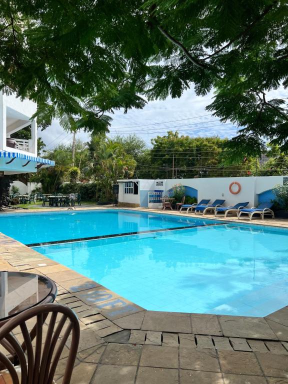 Bazén v ubytování Coastal Comfort 2Bedroom Apartment nebo v jeho okolí