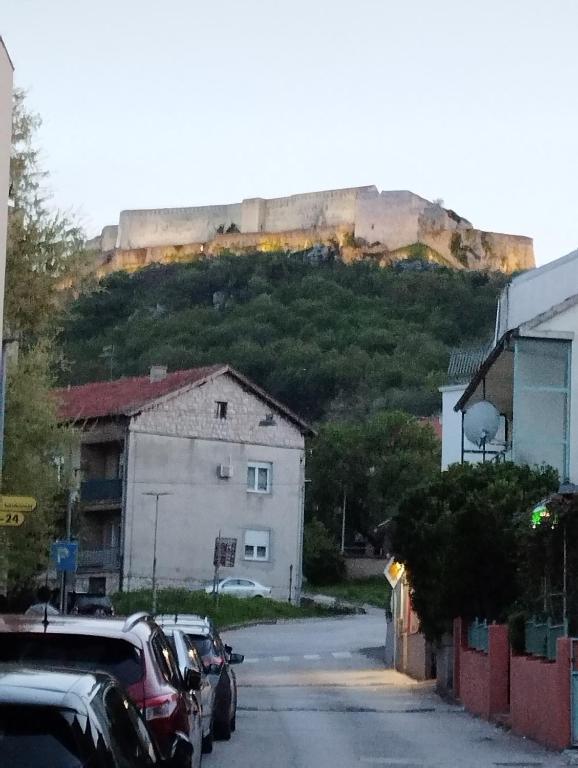 Nespecifikovaný výhled na hory nebo výhled na hory při pohledu z apartmánu