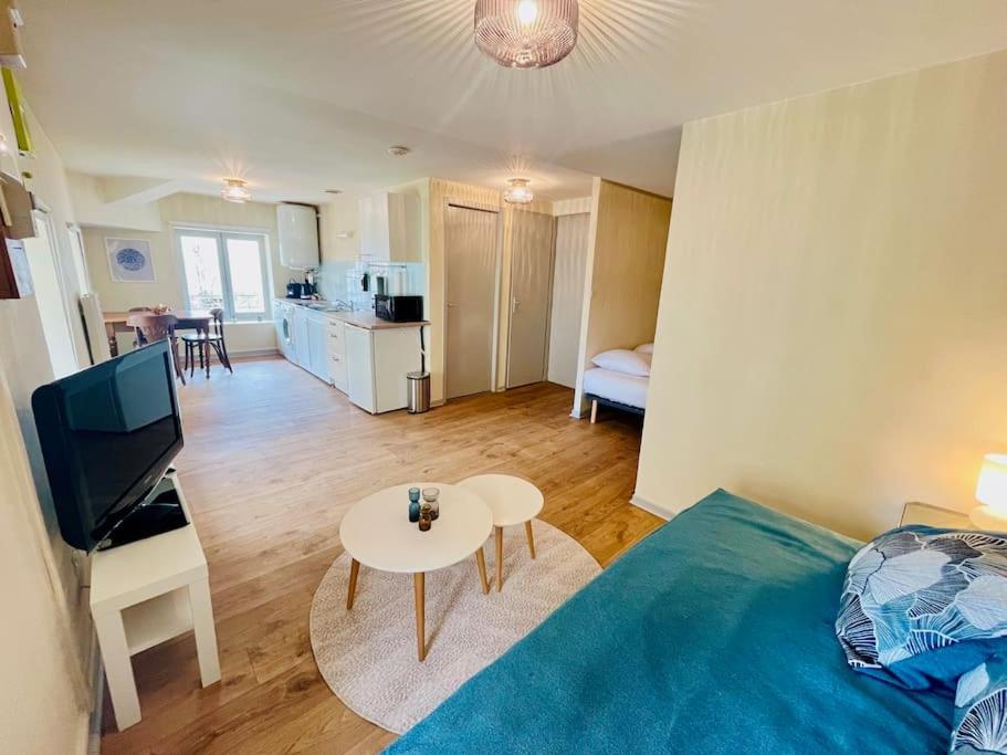 Photo de la galerie de l'établissement Studio Liberté en centre-ville, à Bourgoin-Jallieu