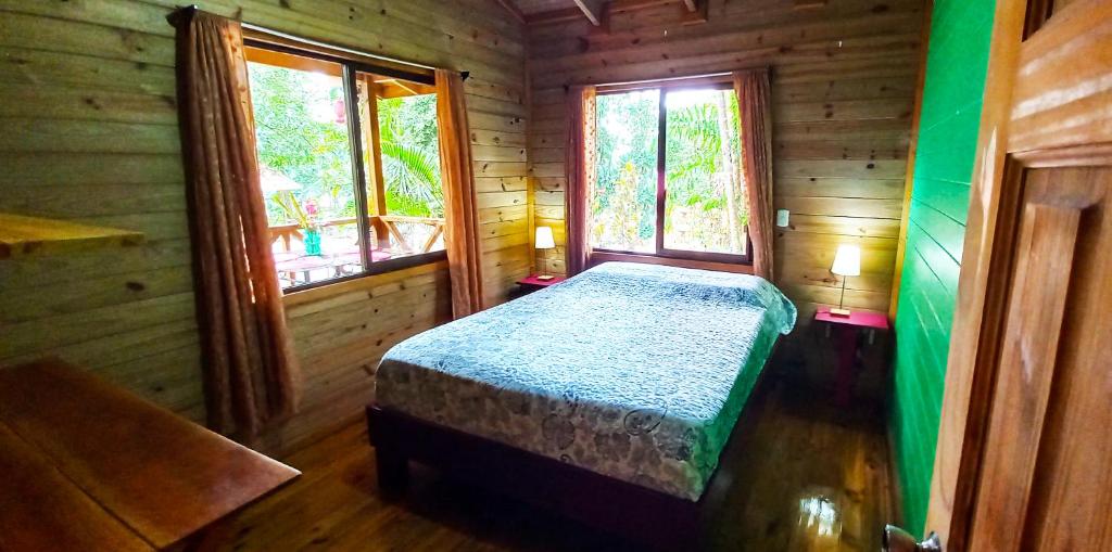 Postel nebo postele na pokoji v ubytování Cabinas Costa Tropicana
