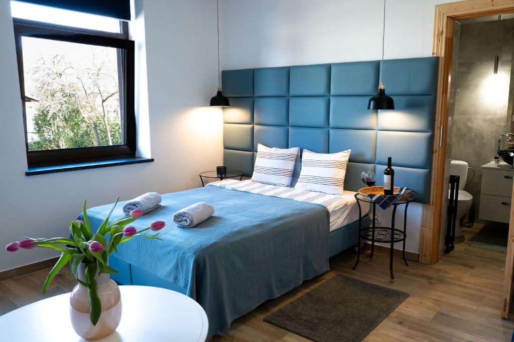 a bedroom with a bed with a blue headboard at Willa Gościnny Próg in Krościenko