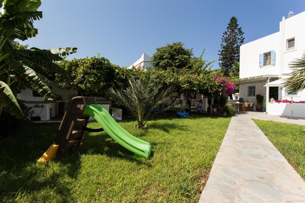 Vonkajšia záhrada v ubytovaní Rodia Studios & Apartments