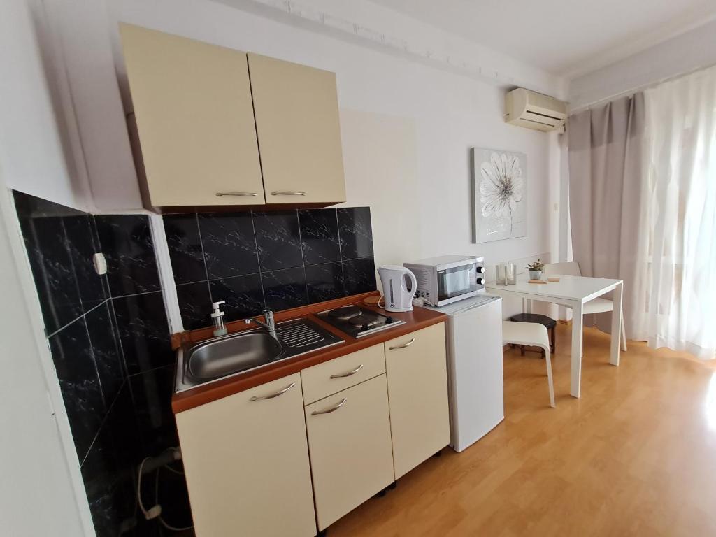 Kuchyňa alebo kuchynka v ubytovaní Apartmani E&G