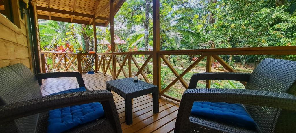Balkón nebo terasa v ubytování Cabinas Costa Tropicana