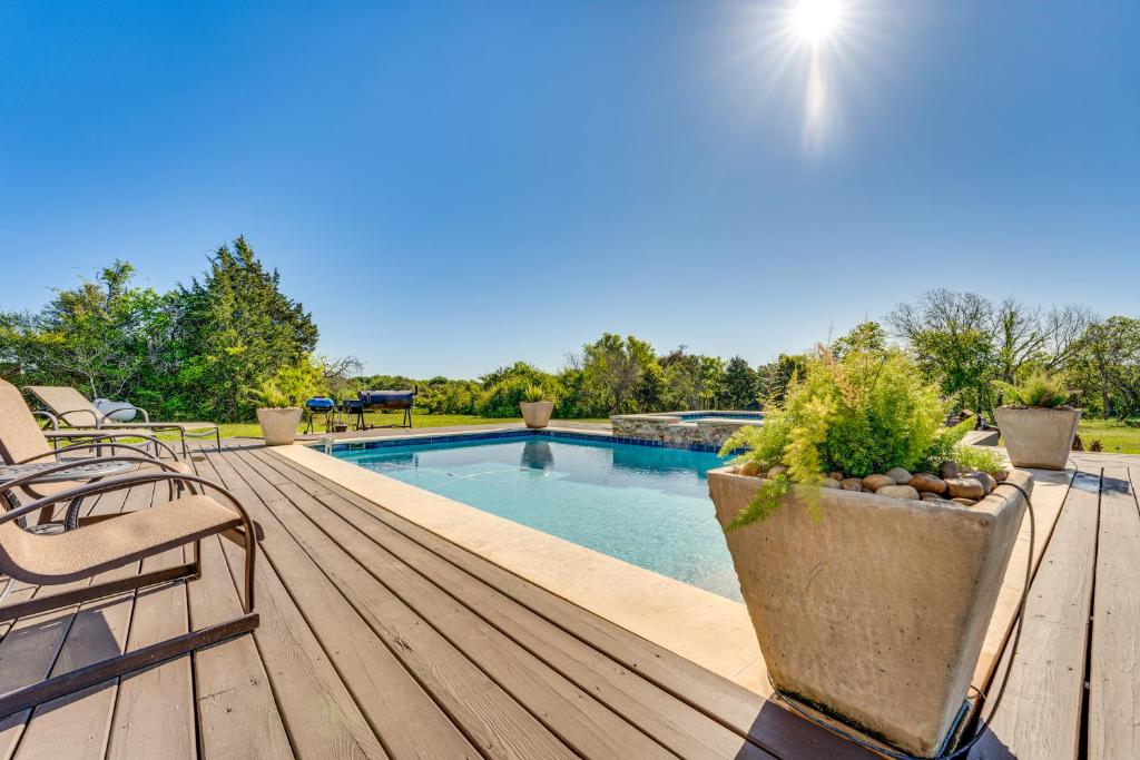 Stunning Ranch Villa Private Pool and Hot Tub!, Weimar (updated prices