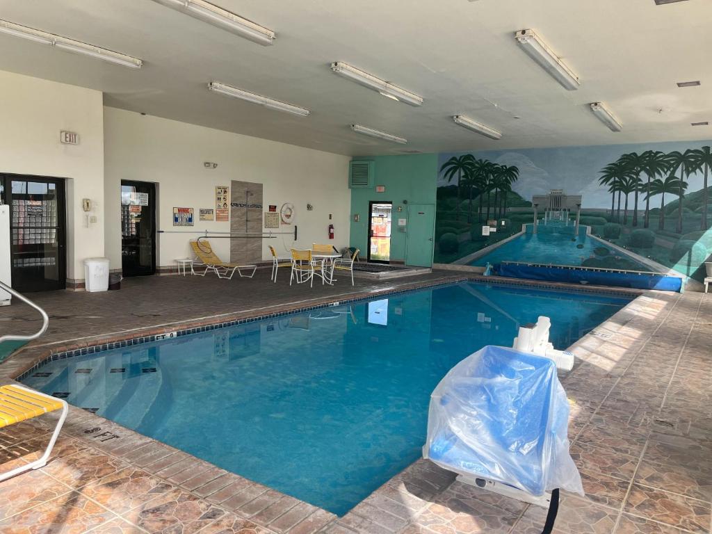 Bazén v ubytování Motel 6 Deming, NM nebo v jeho okolí