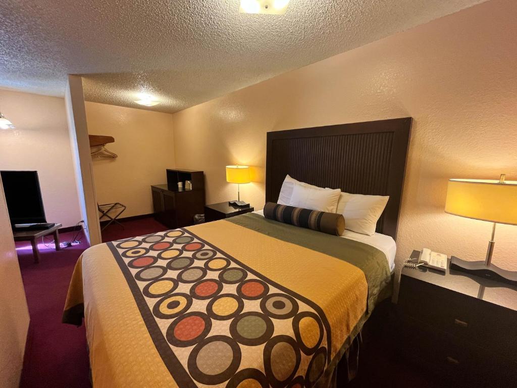 Postel nebo postele na pokoji v ubytování Motel 6 Deming, NM