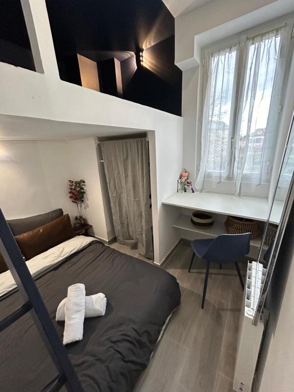 Ένα ή περισσότερα κρεβάτια σε δωμάτιο στο appartement proche de Paris Cosy et Lumineux