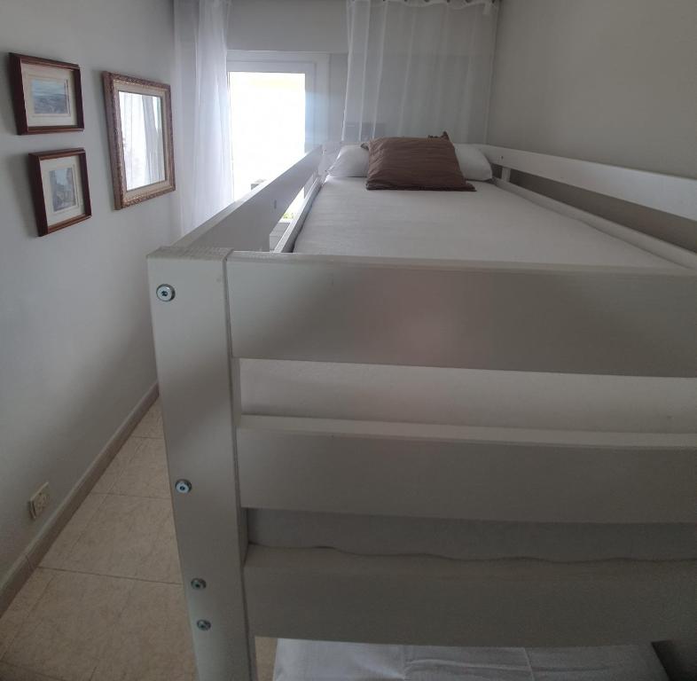Una cama o camas en una habitación de Beach front room NOT A HOTEL