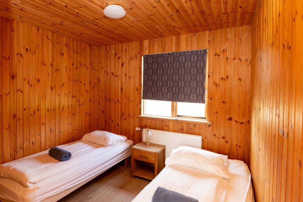 Postel nebo postele na pokoji v ubytování Gladheimar Cottages