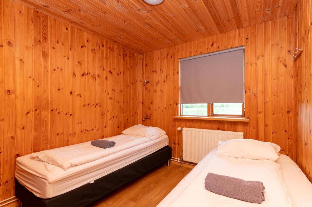 Postel nebo postele na pokoji v ubytování Gladheimar Cottages
