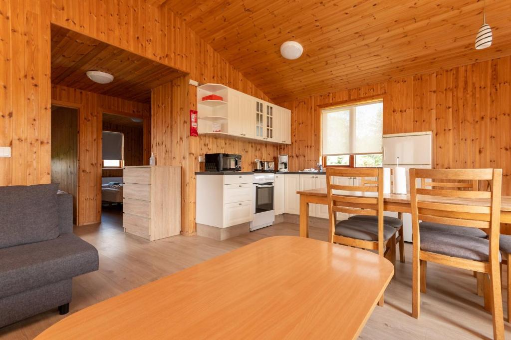 Kuchyň nebo kuchyňský kout v ubytování Gladheimar Cottages