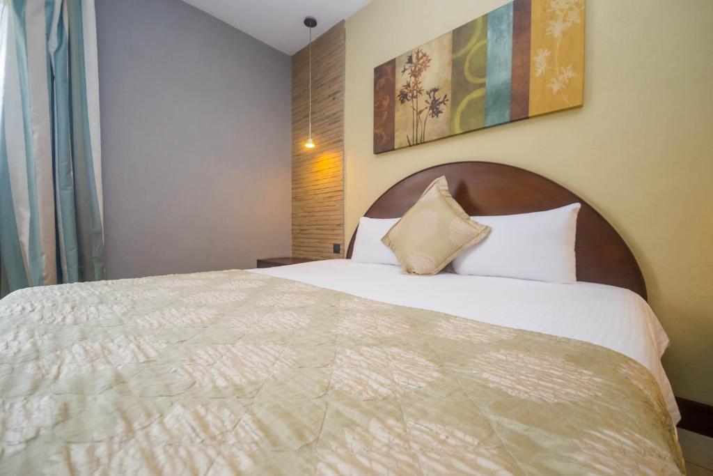 Postel nebo postele na pokoji v ubytování Taarifa Suites by Dunhill Serviced Apartments