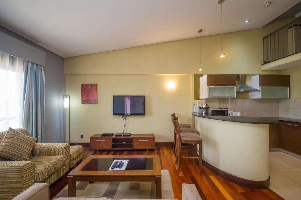 Kuchyň nebo kuchyňský kout v ubytování Taarifa Suites by Dunhill Serviced Apartments