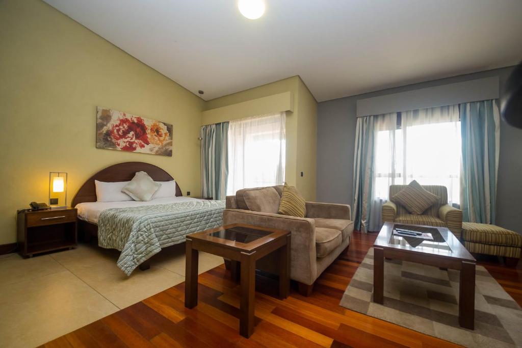 Postel nebo postele na pokoji v ubytování Taarifa Suites by Dunhill Serviced Apartments